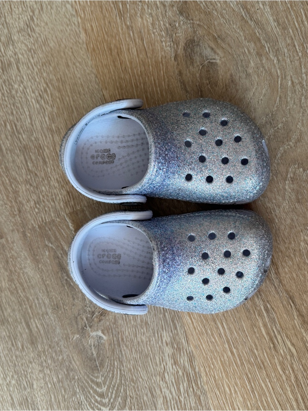 CROCS Kids Glitter Clogs in Iridescent Silver/Light Purple